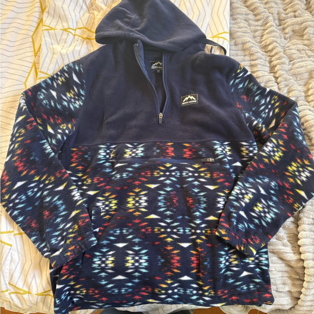 Cozy & Colorful Massive Outdoor Fleece Hoodie – Size M